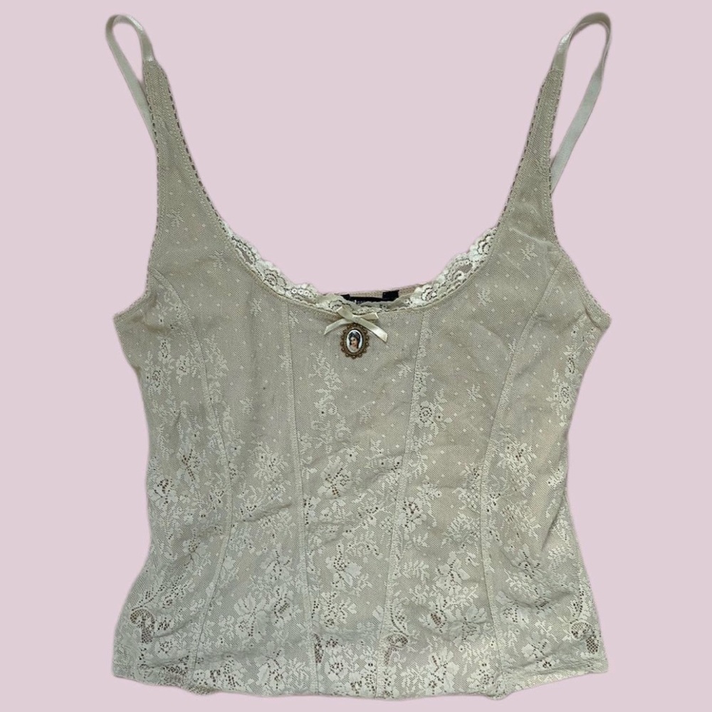 Vintage lace cami top with pendant